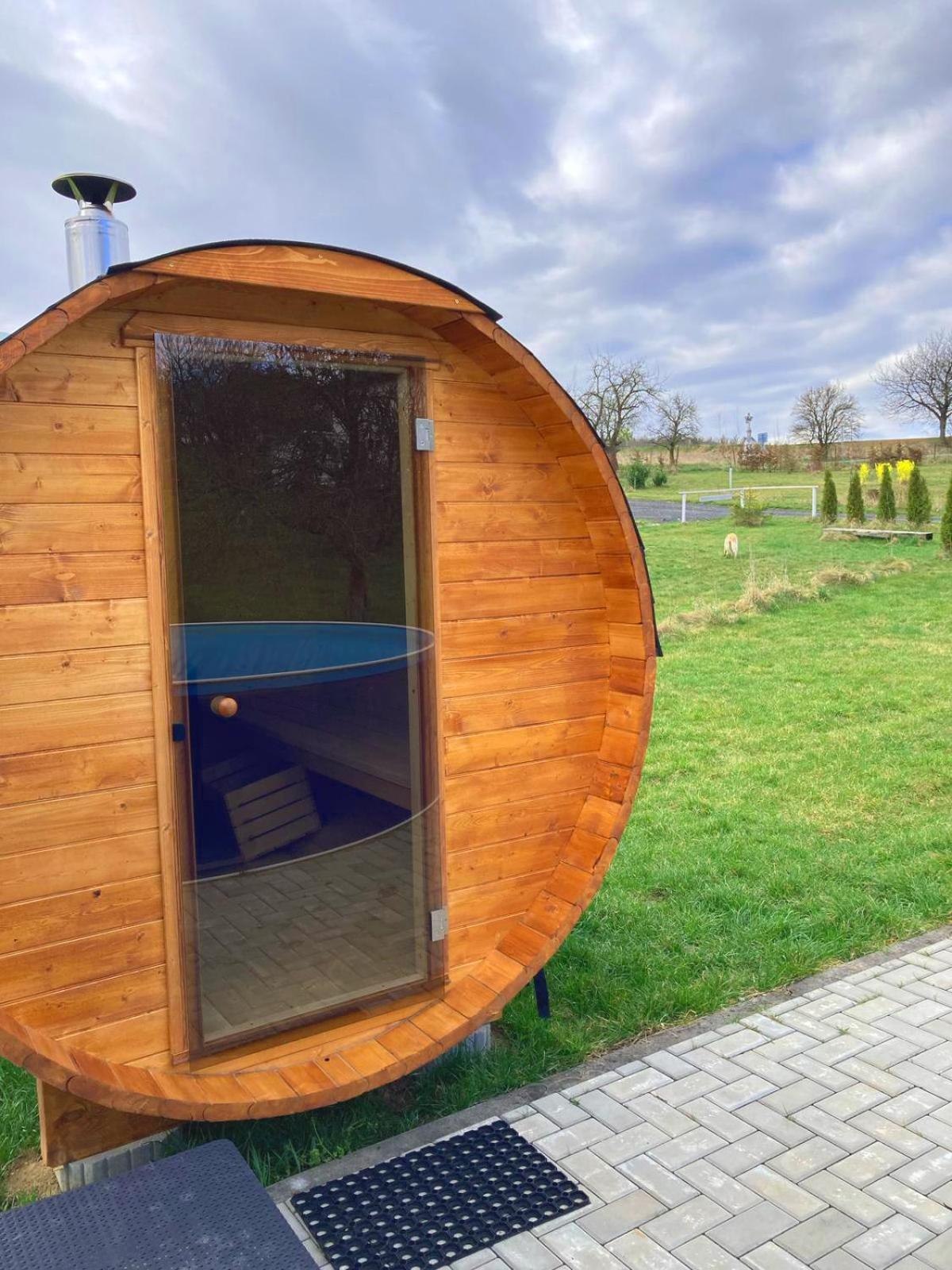 Ranch 66 - Moderni Tiny House Black Swallow Ve Stylu Route 66 Se Saunou A Bazenem Tršice Exterior foto